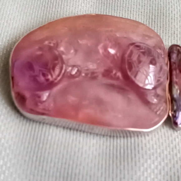ARTIST MADE CARVED AMETHYST, IRRADIATED PEARL AND CHAROITE PIN/PENDANT - Picture 2 of 10
